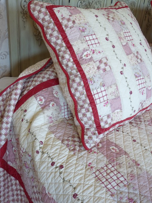 boutis shabby patchwork rouge
